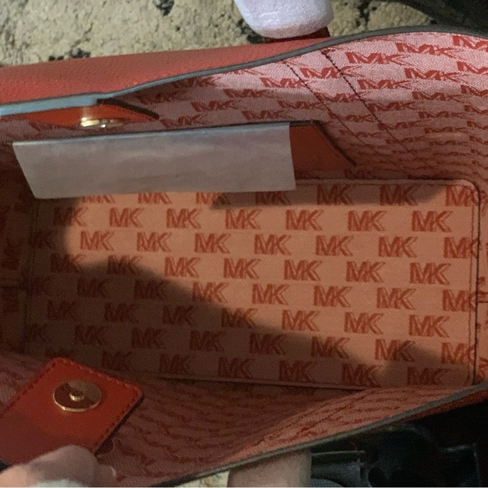 Michael Kors Leather Toat - Picture 4 of 4